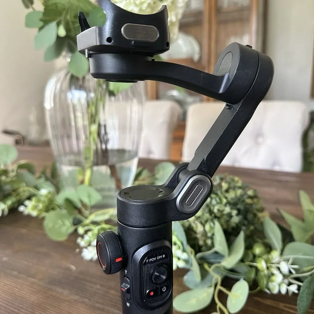 AOCHUAN Smart XE Motorized Foldable Gimbal Stabilizer for Smartphones